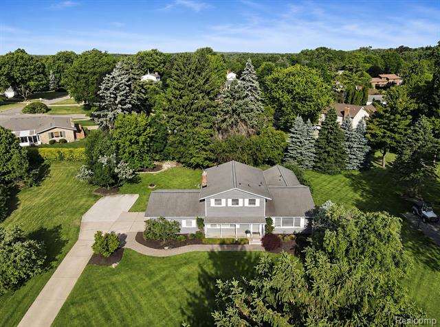 Builiding view two for 5330 Aintree, Rochester, MI. 48306