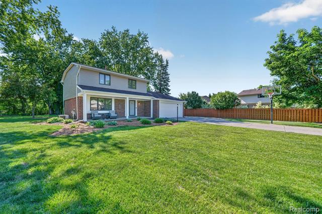 front view for 5469 Pheasant Run Rd, Clarkston, Mi. 48346