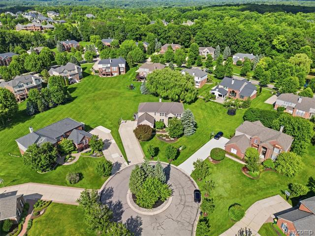 Builiding view eighty two for 5631 Skye, Rochester, MI. 48306