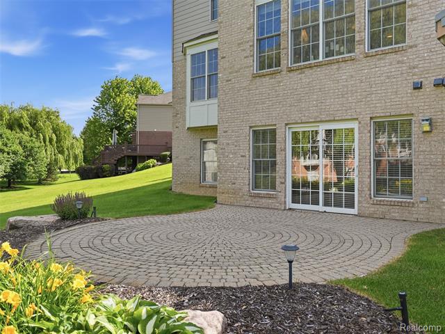 Builiding view seventy eight for 5631 Skye, Rochester, MI. 48306