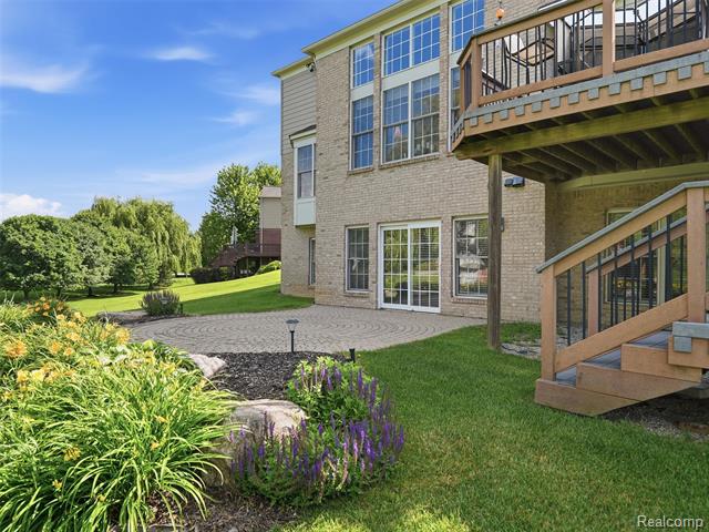 Builiding view seventy seven for 5631 Skye, Rochester, MI. 48306