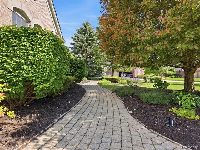 Builiding view seventy for 5631 Skye, Rochester, MI. 48306