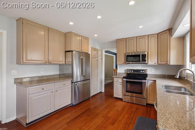 Builiding view fifteen for 460 Abbey Wood, Rochester, MI. 48306