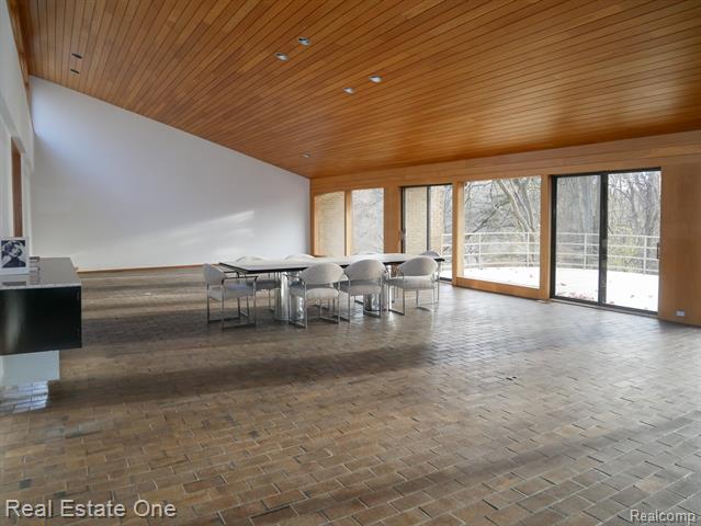 Builiding view eleven for 854 Northgate, Rochester, MI. 48306