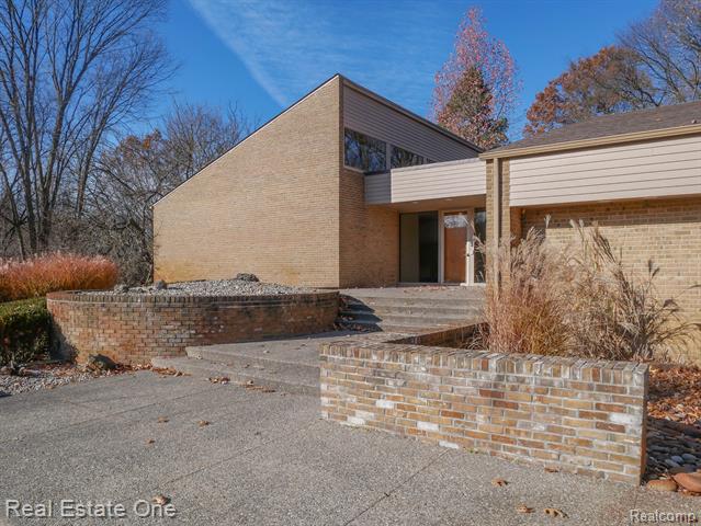 Builiding view four for 854 Northgate, Rochester, MI. 48306