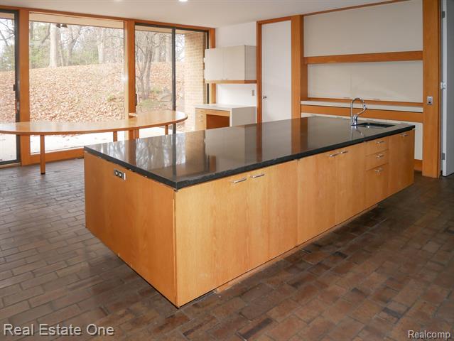 Builiding view nine for 854 Northgate, Rochester, MI. 48306