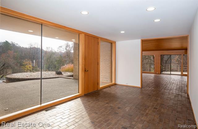 Builiding view six for 854 Northgate, Rochester, MI. 48306