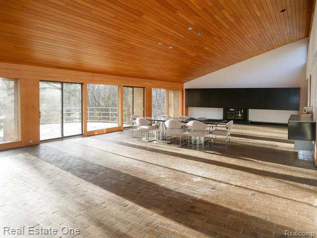 Builiding view ten for 854 Northgate, Rochester, MI. 48306