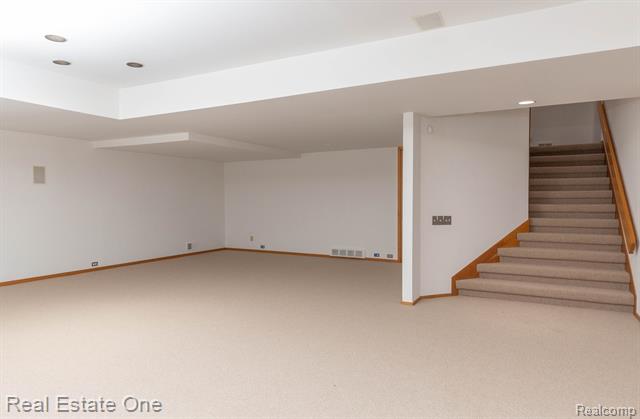 Builiding view thirteen for 854 Northgate, Rochester, MI. 48306