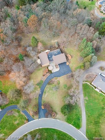 Builiding view two for 854 Northgate, Rochester, MI. 48306