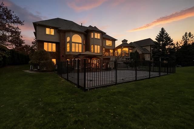 Builiding view eighty four for 5520 Whitehall, Rochester, MI. 48306