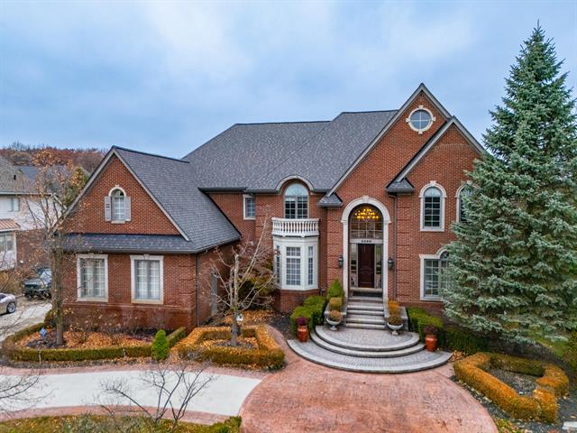 Builiding view eighty seven for 5520 Whitehall, Rochester, MI. 48306