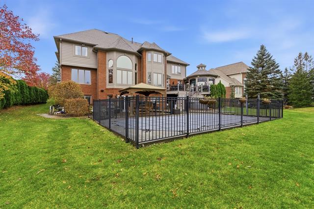 Builiding view eighty three for 5520 Whitehall, Rochester, MI. 48306