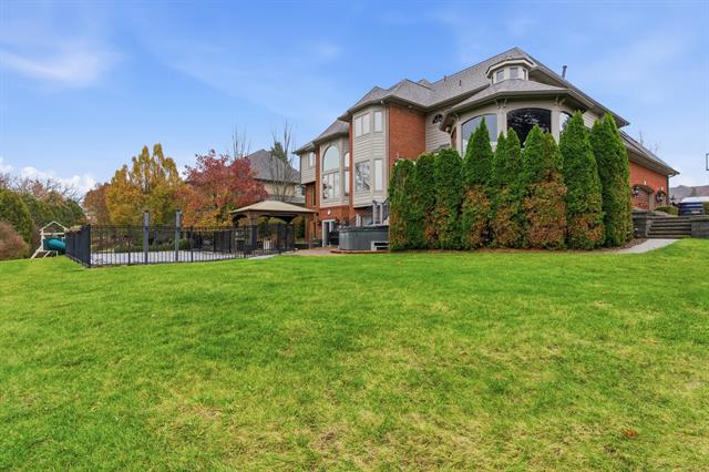 Builiding view eighty for 5520 Whitehall, Rochester, MI. 48306