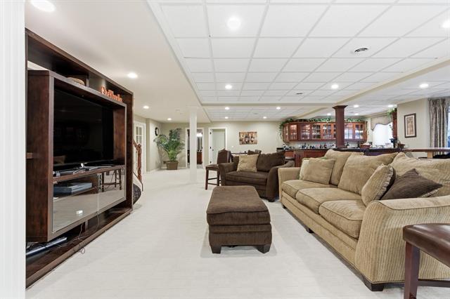 Builiding view fifty six for 5520 Whitehall, Rochester, MI. 48306