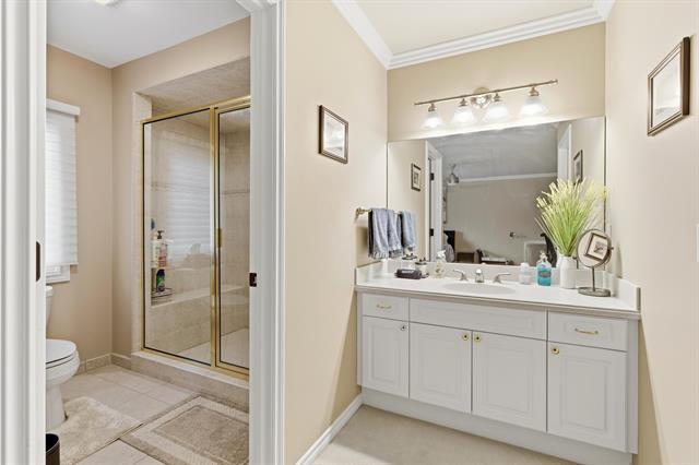 Builiding view fifty for 5520 Whitehall, Rochester, MI. 48306