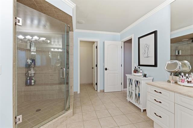 Builiding view forty one for 5520 Whitehall, Rochester, MI. 48306