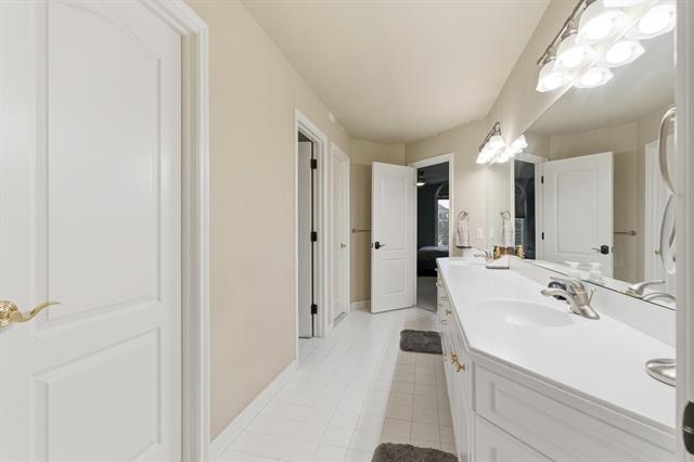 Builiding view forty six for 5520 Whitehall, Rochester, MI. 48306