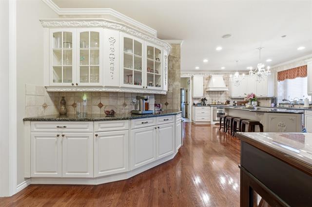 Builiding view nineteen for 5520 Whitehall, Rochester, MI. 48306