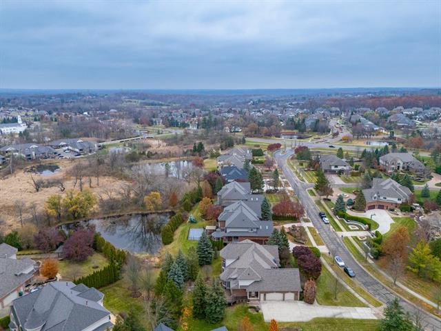 Builiding view ninety eight for 5520 Whitehall, Rochester, MI. 48306