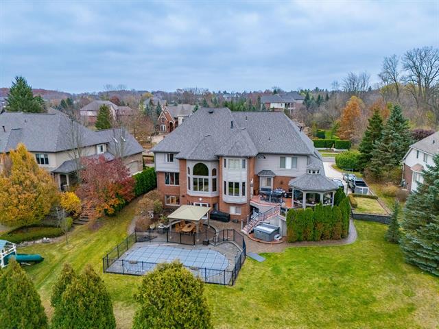 Builiding view ninety four for 5520 Whitehall, Rochester, MI. 48306