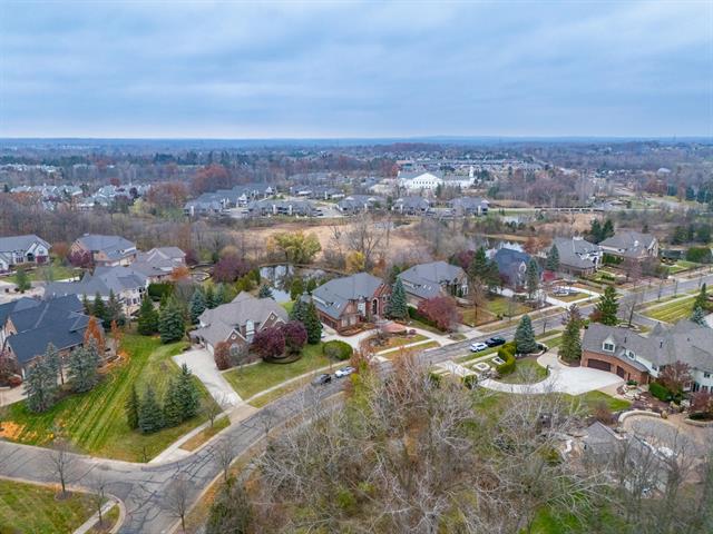 Builiding view ninety seven for 5520 Whitehall, Rochester, MI. 48306