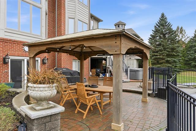 Builiding view seventy eight for 5520 Whitehall, Rochester, MI. 48306