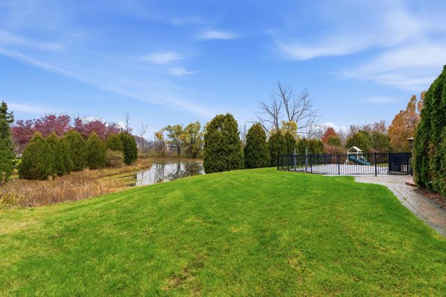 Builiding view seventy nine for 5520 Whitehall, Rochester, MI. 48306