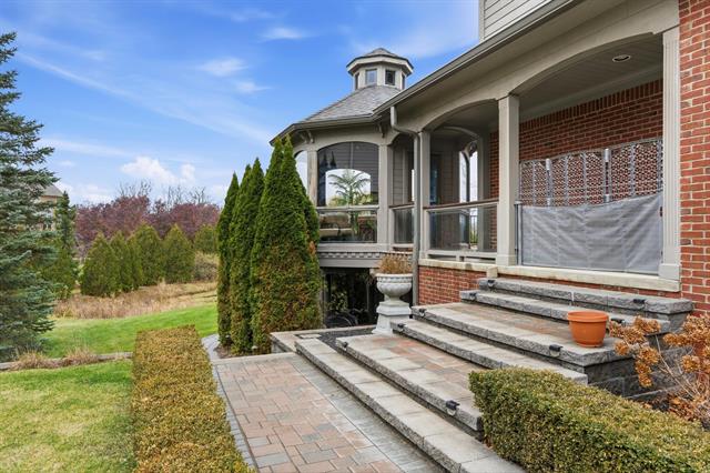 Builiding view seventy one for 5520 Whitehall, Rochester, MI. 48306