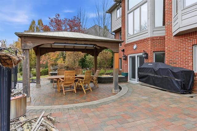 Builiding view seventy seven for 5520 Whitehall, Rochester, MI. 48306