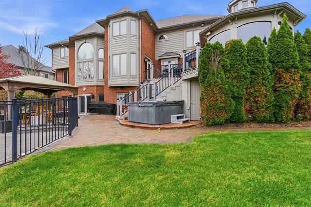 Builiding view seventy six for 5520 Whitehall, Rochester, MI. 48306