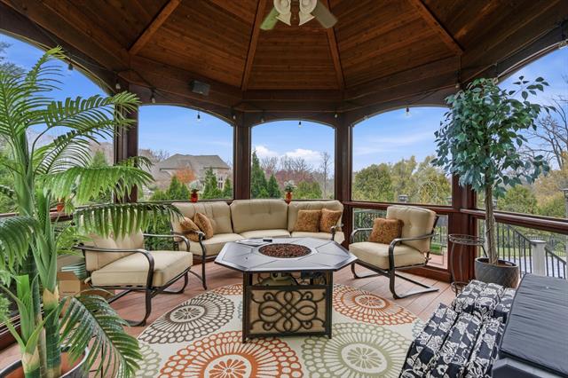 Builiding view seventy two for 5520 Whitehall, Rochester, MI. 48306