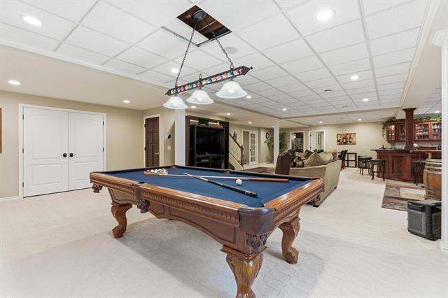 Builiding view sixty one for 5520 Whitehall, Rochester, MI. 48306