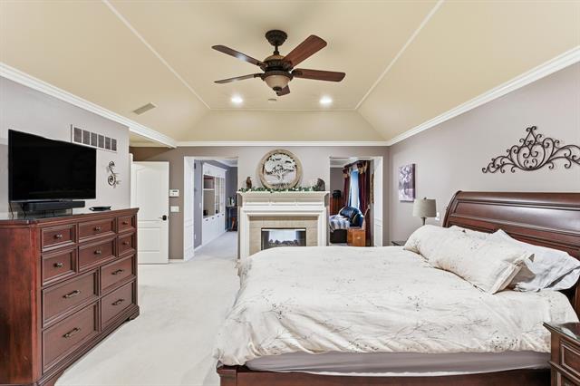 Builiding view thirty five for 5520 Whitehall, Rochester, MI. 48306