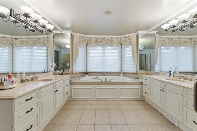 Builiding view thirty nine for 5520 Whitehall, Rochester, MI. 48306