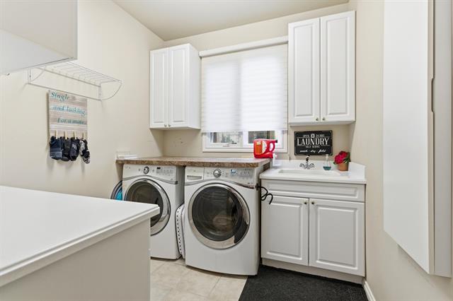 Builiding view thirty for 5520 Whitehall, Rochester, MI. 48306