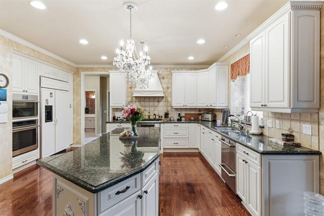 Builiding view twenty four for 5520 Whitehall, Rochester, MI. 48306