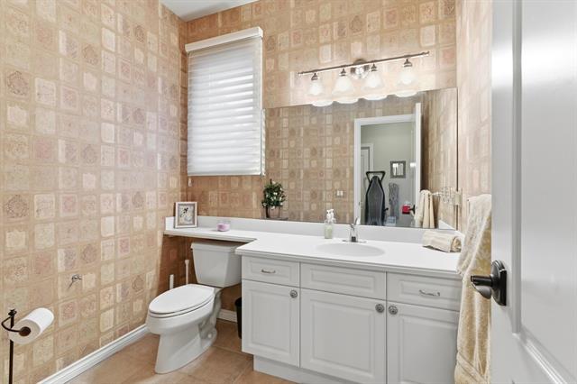 Builiding view twenty nine for 5520 Whitehall, Rochester, MI. 48306