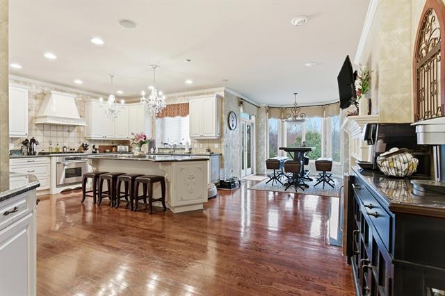 Builiding view twenty one for 5520 Whitehall, Rochester, MI. 48306