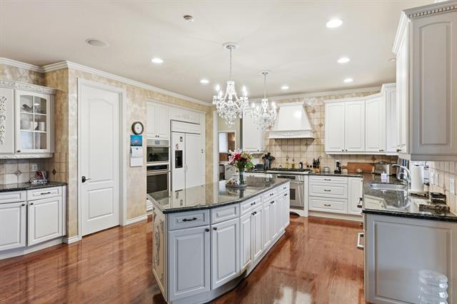 Builiding view twenty three for 5520 Whitehall, Rochester, MI. 48306