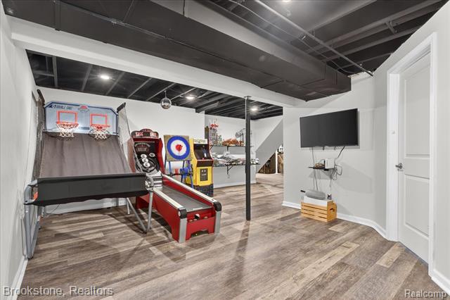 Builiding view twenty one for 4954 Spring Meadow, Clarkston, MI. 48348