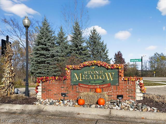 Builiding view twenty seven for 4954 Spring Meadow, Clarkston, MI. 48348