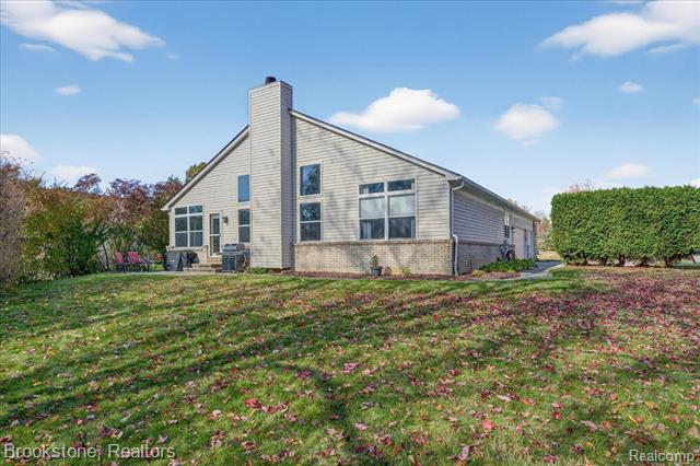 Builiding view twenty six for 4954 Spring Meadow, Clarkston, MI. 48348