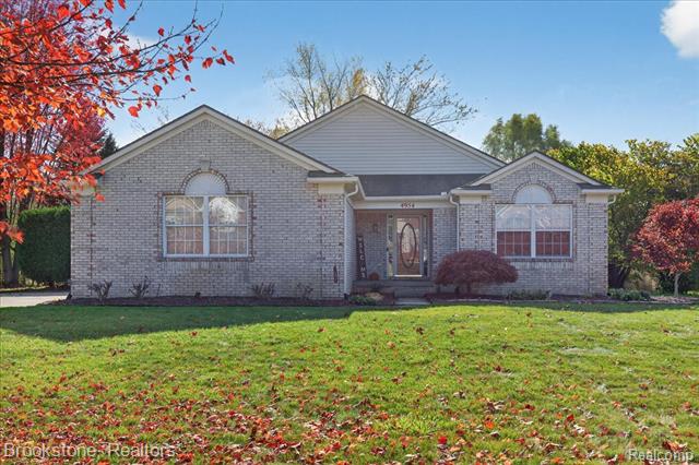 front view for 4954 Spring Meadow Dr, Clarkston, Mi. 48348