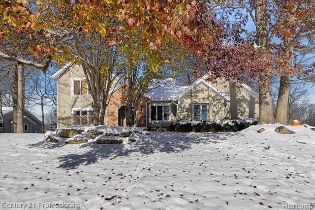 Builiding view seventy for 5945 Snow Apple, Clarkston, MI. 48346