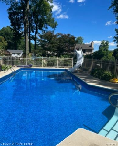 Builiding view sixty one for 5945 Snow Apple, Clarkston, MI. 48346