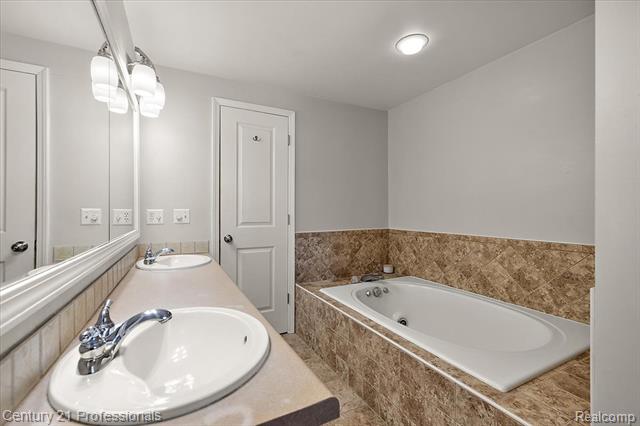 Builiding view thirty eight for 5945 Snow Apple, Clarkston, MI. 48346