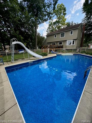 Builiding view three for 5945 Snow Apple, Clarkston, MI. 48346