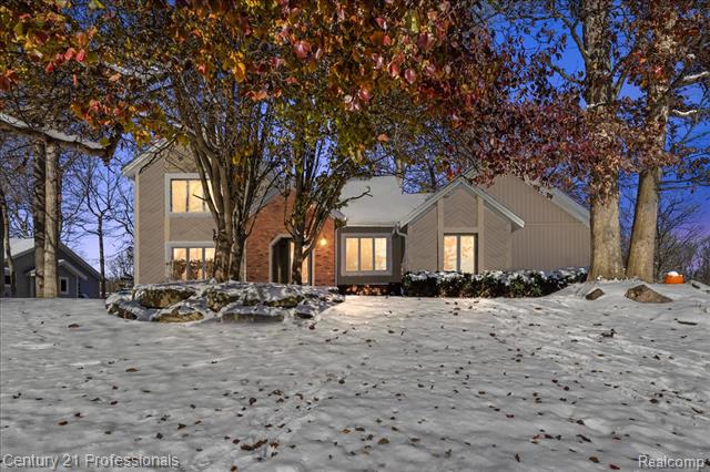 front view for 5945 Snow Apple Dr, Clarkston, Mi. 48346