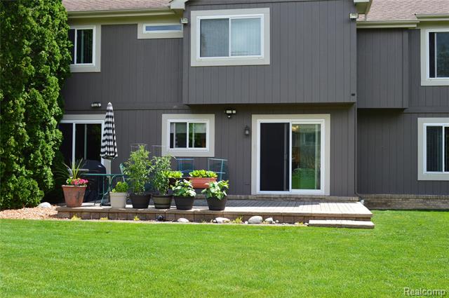 Builiding view forty for 5708 Berwick, Clarkston, MI. 48346